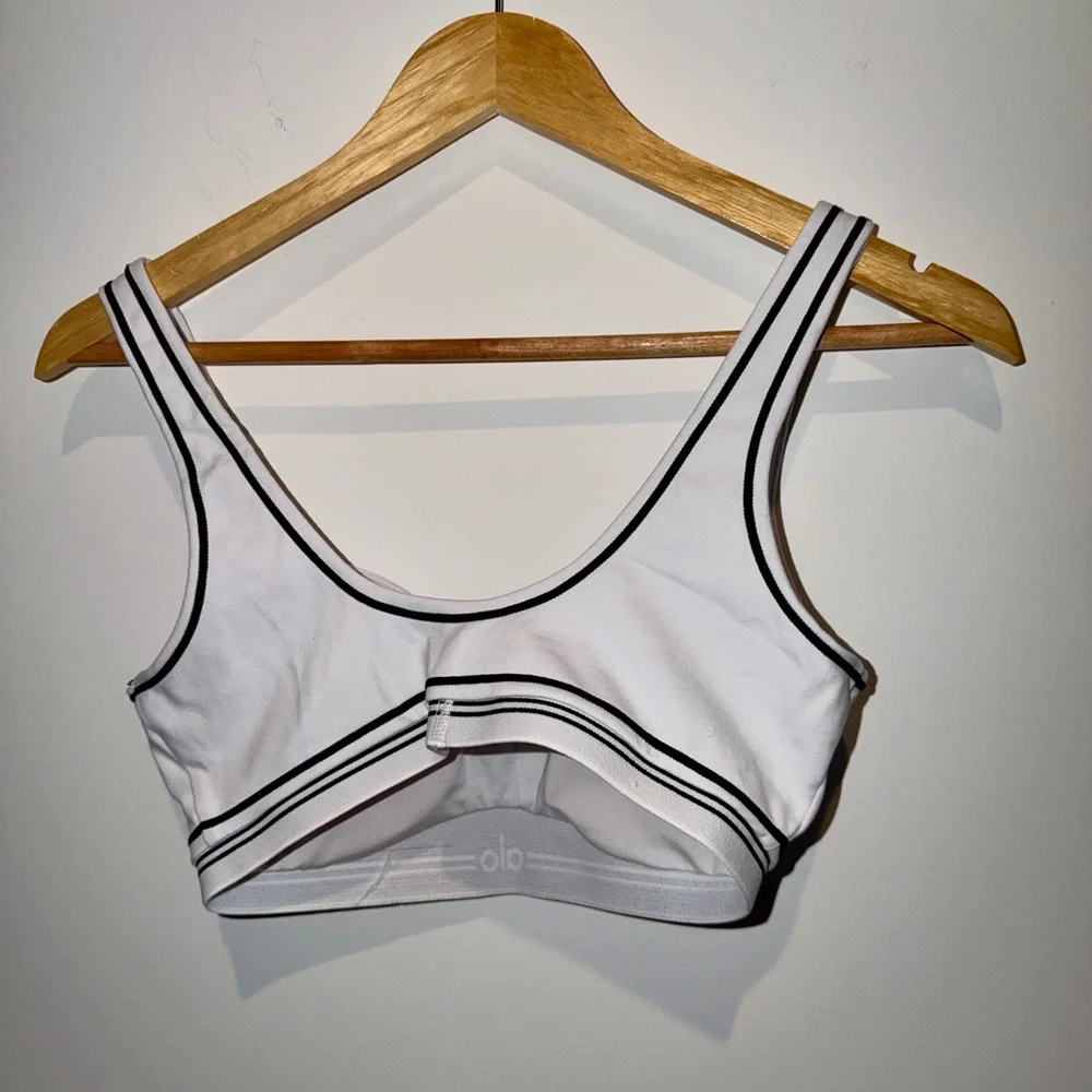 ALO Airbrush Heart Throb Bra Yoga White and Black Sports Bra - Picture 5 of 6